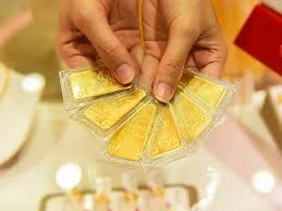 C::ảnh b::áo: Vàng nhẫn không còn là “hầm trú ẩn” – Sáng nay nhiều người đã cạn vốn rồi chỉ vì…