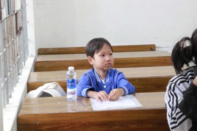 Thí sinh dự thi bị giám thị nhầm là học sinh tiểu học… đi lạc