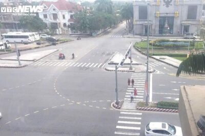 Từ 1/7 này, đi bộ trên đường thế nào để không bị ph//ạt?