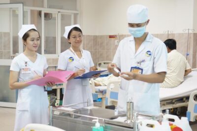 LƯƠNG  tăng, công chức nghỉ khỏe, bác sĩ có bảng lương riêng – 2025 có phải là năm trong mơ?