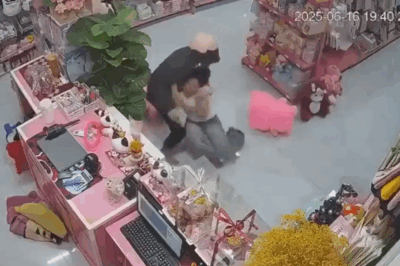 Hồi hộp đứng tym khi chứng kiến cIip 3p qua camera: Hành động của cô gái bán hàng được cả nước khen ngợi