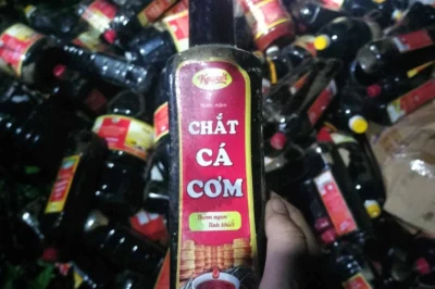 Đem mẫu nước mắm này đi kiểm nghiệm rù-ng mình nhận ra lý do phải đem đổ tr-ộm! Bao năm nay dân mình đã bị lừa