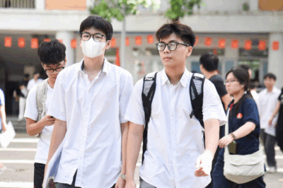 CH:O/Á-NG: Số thí si:nh bỏ thi Ngữ văn tốt nghiệp THPT 2025 bằng dân số cả một xã, 10 người bị đình chỉ