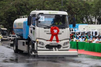 Xe rác cũng vươn mình: Hà Nội đưa vào loạt xe vệ sinh môi trường cực mới và hiện đại nhằm tạo sự đ:ộ;t p:h;á