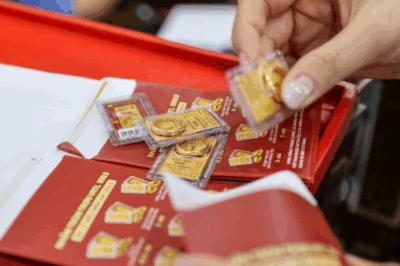 Giá vàng trưa nay 10/7: Cứ thế này thì còn cơ hội để mà vớt vát nữa không?
