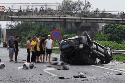 Video xe biển xanh n;;ổ l;ốp trên cao tốc Pháp Vân _ Ninh Bình: Hiện trường người,xe laliet, thiệt hại nặng nề quá