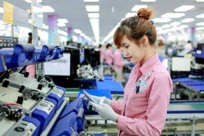 Tăng lương tối thiểu vùng 2026: Người lao động nhận thêm hàng trăm nghìn đồng/tháng