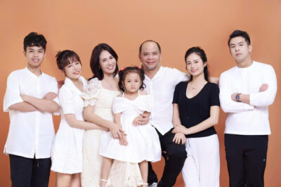 Nữ NSƯT phim nào cũng lồng tiếng, lên chức bà ngoại, 53t vẫn được chồng chăm như em bé, muốn gì được nấy