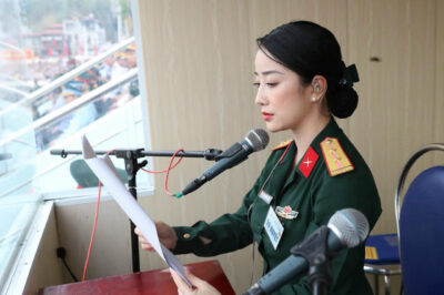  Giọng đọc miền Nam hiếm hoi làm nhiệm vụ A80 trong Lễ diễu binh 2/9: Sinh năm 1991, từng bươn chải đủ nghề để kiếm sống, nay là Thượng úy xinh đẹp có 3 con