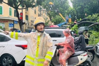 Công an c_ảnh b_:áo n>óng những tuyến tuyến đường ng;;ập l;;ụt, ù-n t_ắc ở Hà Nội do anhhuong  từ  b;;ão số 5