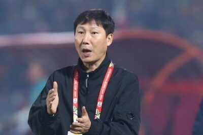 HLV Kim Sang-sik nhận ‘món quà lớn’