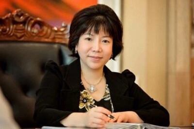 Bà Lê Phương Nga, cựu Chánh Văn phòng Sở Giáo dục và Đào tạo TPHCM bị TR:uy nã rồi TROI OI