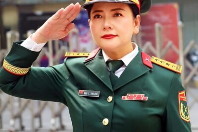 Nữ NSND mang quân hàm Đại tá gây s::ốt với bức ảnh mặc quân phục ở tuổi 56