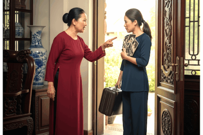 Mẹ chồng đòi đu;ổ;i con dâu ra khỏi nhà, tôi nhẹ nhàng quăng xấp ảnh xuống bàn, bà òa khóc nức nở