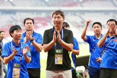 HLV Kim Sang Sik tung đ;ò,n “dị bi;ệ;t” giúp U23 Việt Nam đi tiếp dù chơi thiếu ấn tượng