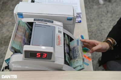 Gửi tiền ngân hàng nào nhận lãi suất cao nhất trong tháng 10?